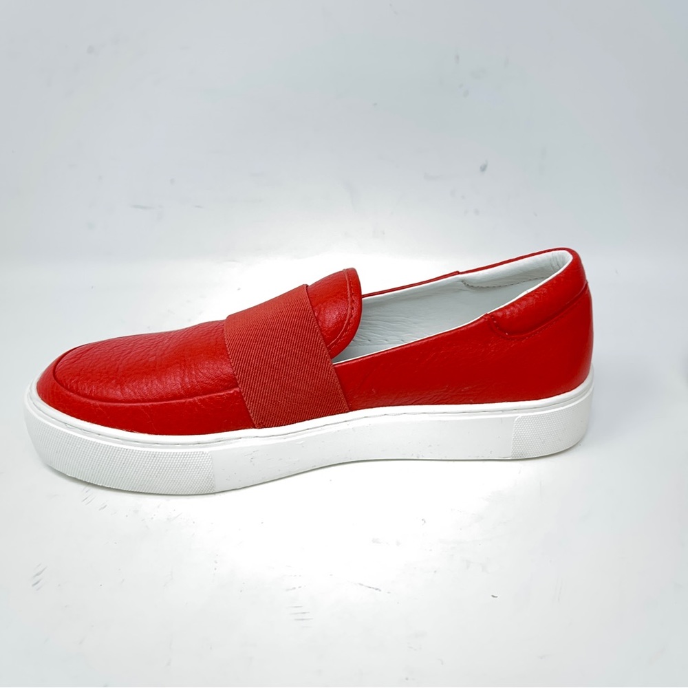 UGG Chatze Red Slip-On Sneaker in Excellent Condition..